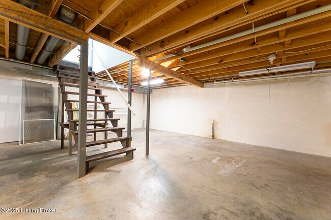 Building Photo - 2901 Creekside Dr