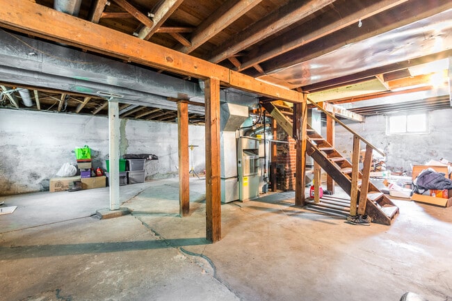 Building Photo - 353 N 15th St