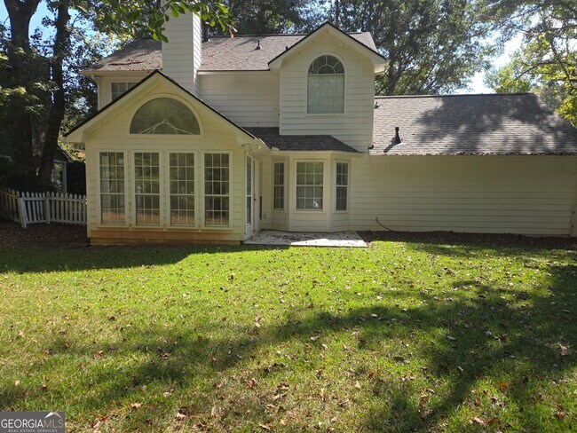 Building Photo - 302 Henley Way