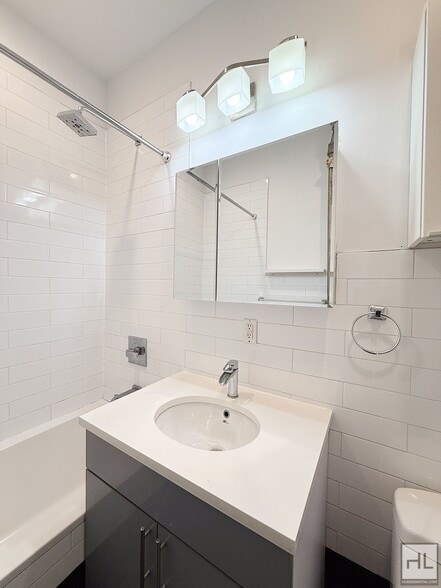 Building Photo - BEDFORD AVENUE / Bedford-Stuyvesant 2-Bed 1-Bath