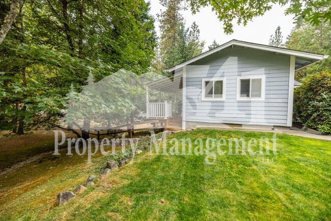 Building Photo - FURNISHED OR UNFURNISHED ADU STUDIO – In-Unit Laundry (Utilities Included)