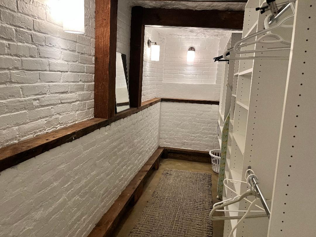 Walk in master closet - 917 Constitution Ave NE