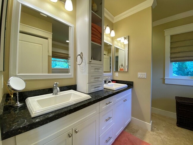 Building Photo - For Rent: Gorgeous 3 Bed, 2 Bath Custom Home & Large Lanai available 5/15/26-1/15/27