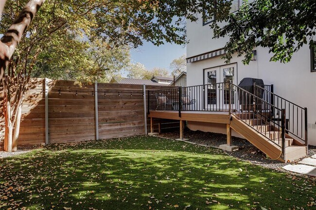 Building Photo - 2412 Wilson St