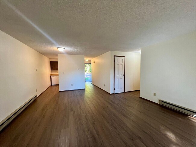 Building Photo - Updated Duplex (Unit A) - Water included!