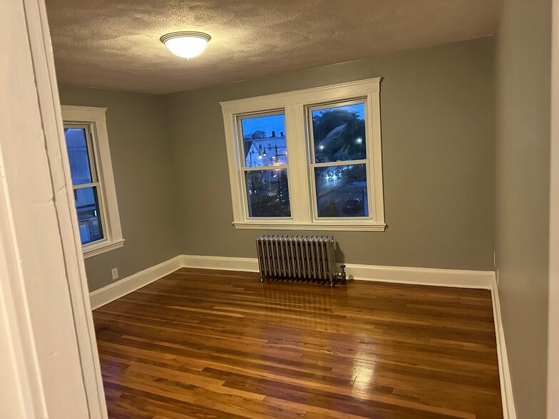 Building Photo - 553 Hyde Park Ave