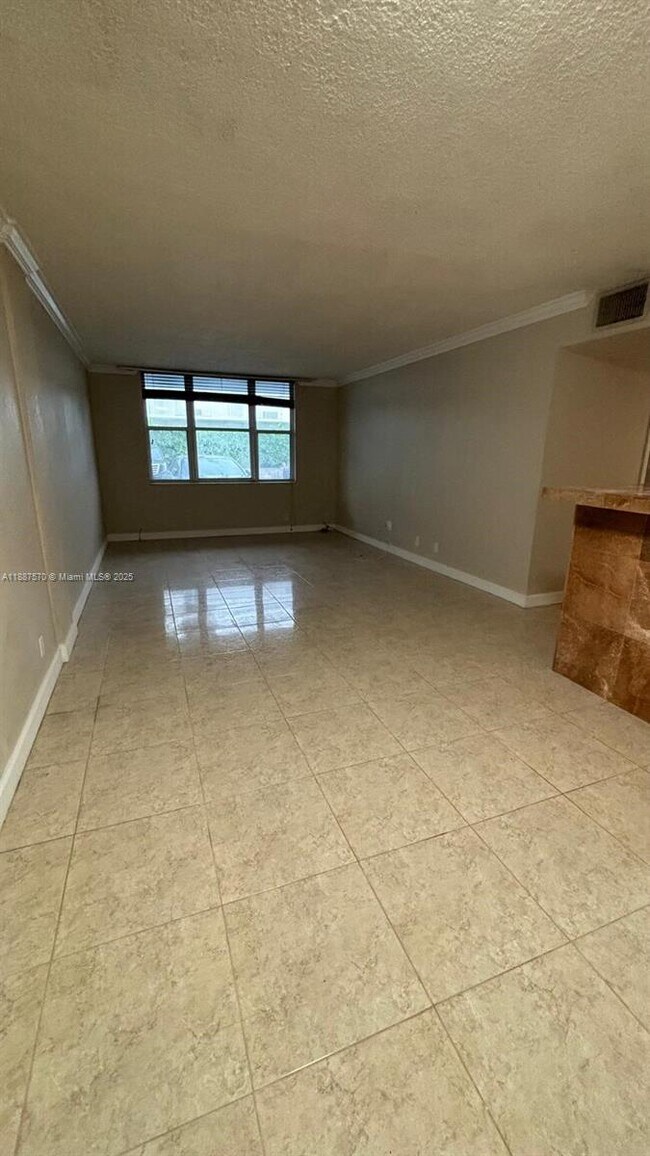 Building Photo - 1913 S Ocean Dr