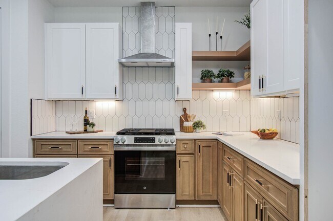 Building Photo - 1802 Rollingwood Dr