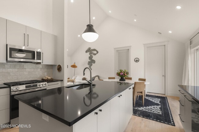 Building Photo - 1406 Transit Ave