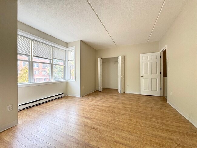 Building Photo - 48 Ellingwood St