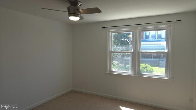 Building Photo - 356 Krams Ave