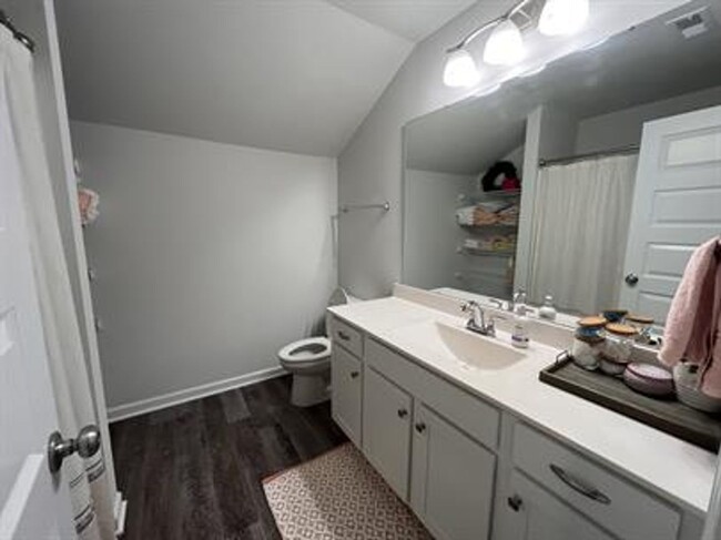 Building Photo - Beautiful 4-Bedroom Home with Office, Bonu...