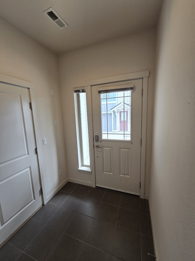 Building Photo - 2184 Yakima Ct