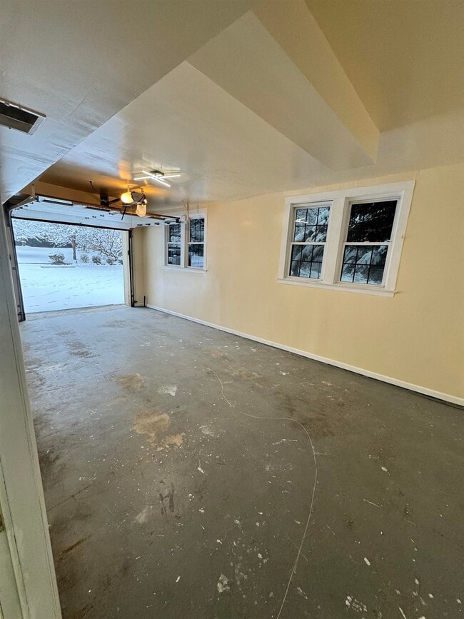 Building Photo - 24 Bloomfield Way