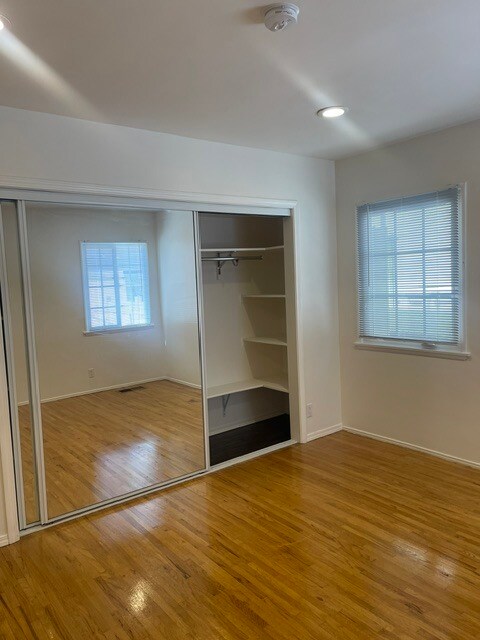 Building Photo - 536 N Van Ness Ave