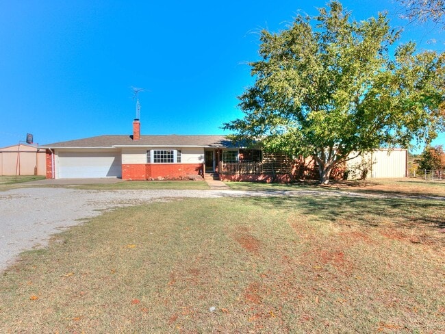 Building Photo - Beautiful 3 bed 2.5 bath home in the Country