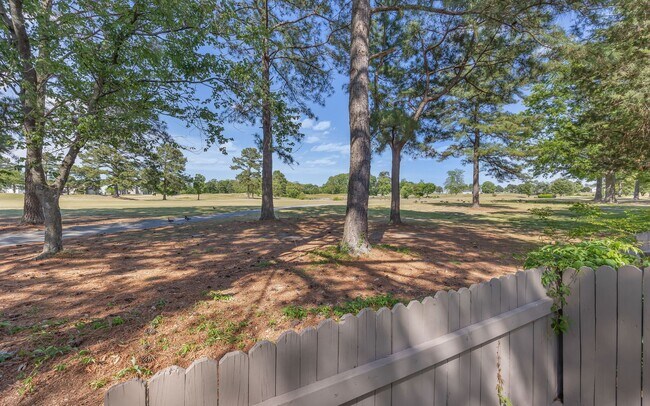 Building Photo - READY NOW!! 3-Bedroom Townhome w/Attached Garage! Golf Course Views - Pet Friendly - All Appliances!
