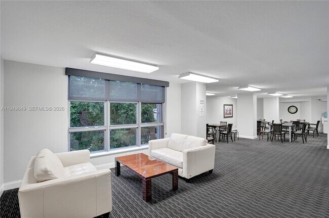 Building Photo - 3500 Mystic Pointe Dr