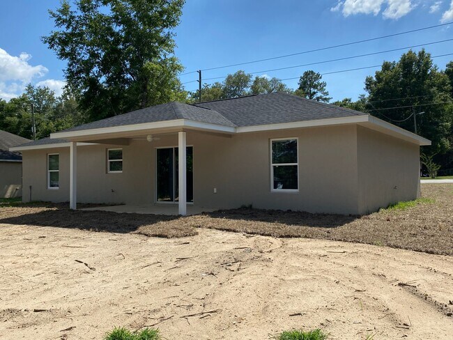 Building Photo - Custom Home - Desirable SE Ocala Neighborhood 3/2/2 **Won't Last**