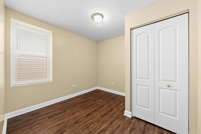 Building Photo - 552 W Cullerton St