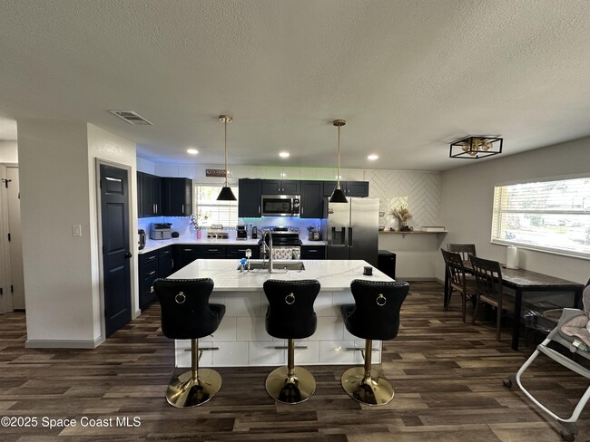 Building Photo - 724 Ixora Ave