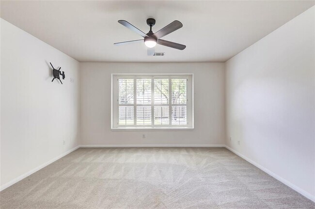 Building Photo - 15617 Pumpkin Ridge Dr