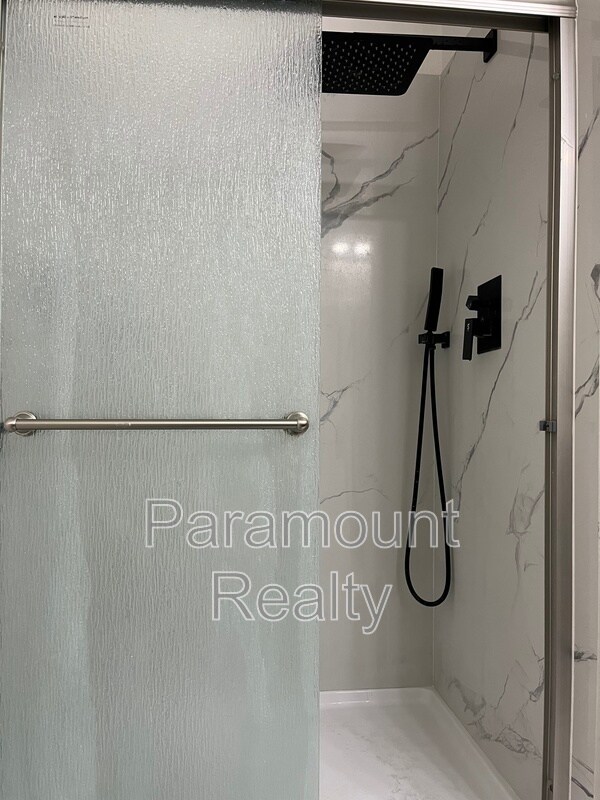 Building Photo - 1400 Bowe Ave