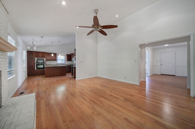 Building Photo - Charming Matthews Home for Rent!