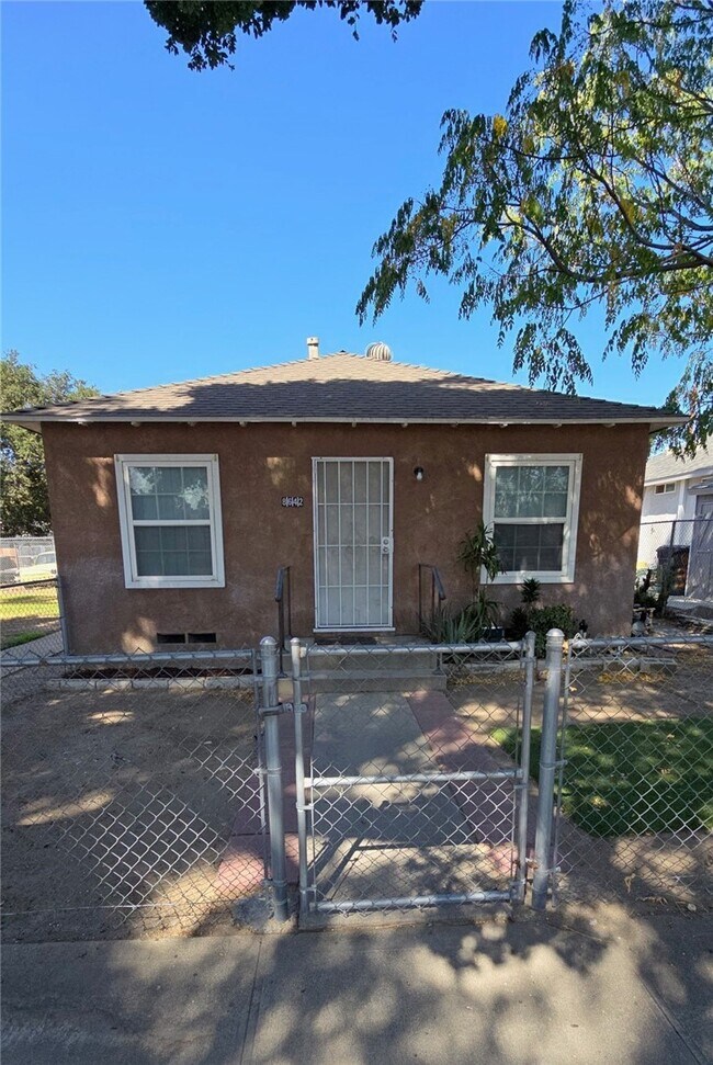 Building Photo - 8642 Bennett Ave