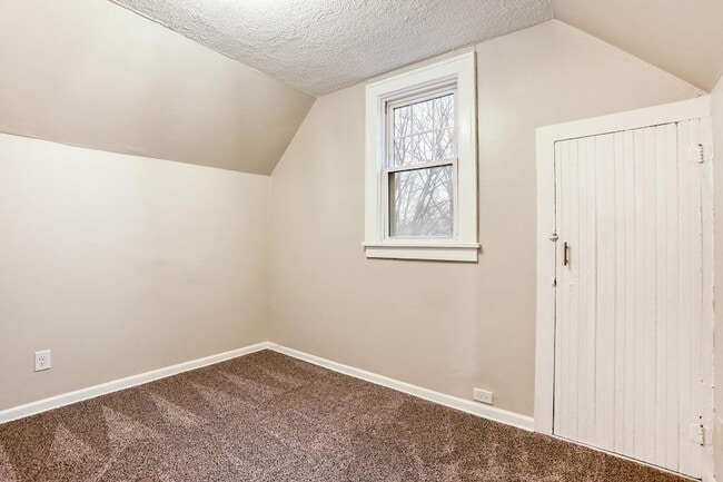 Building Photo - 3407 N Oliver Ave