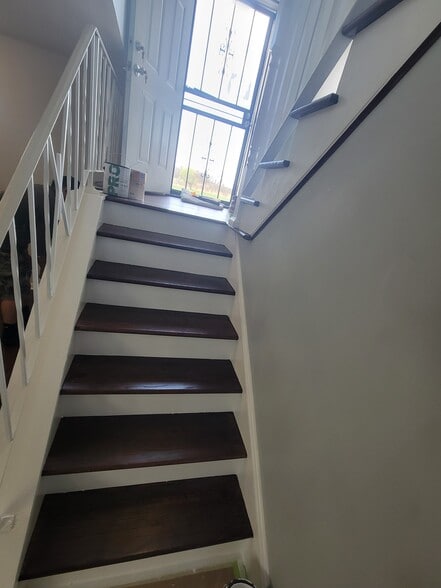 Building Photo - 22005 Balmoral Dr