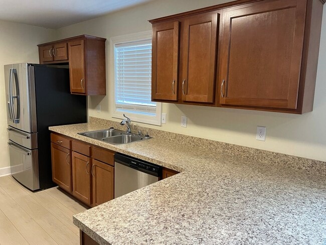 Building Photo - 624 Golfview Dr