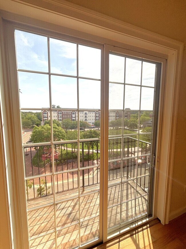 Building Photo - 2 bedroom/2 bathroom- Bennington on the Park