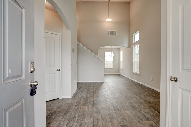 Building Photo - 10602 Tildon Ave