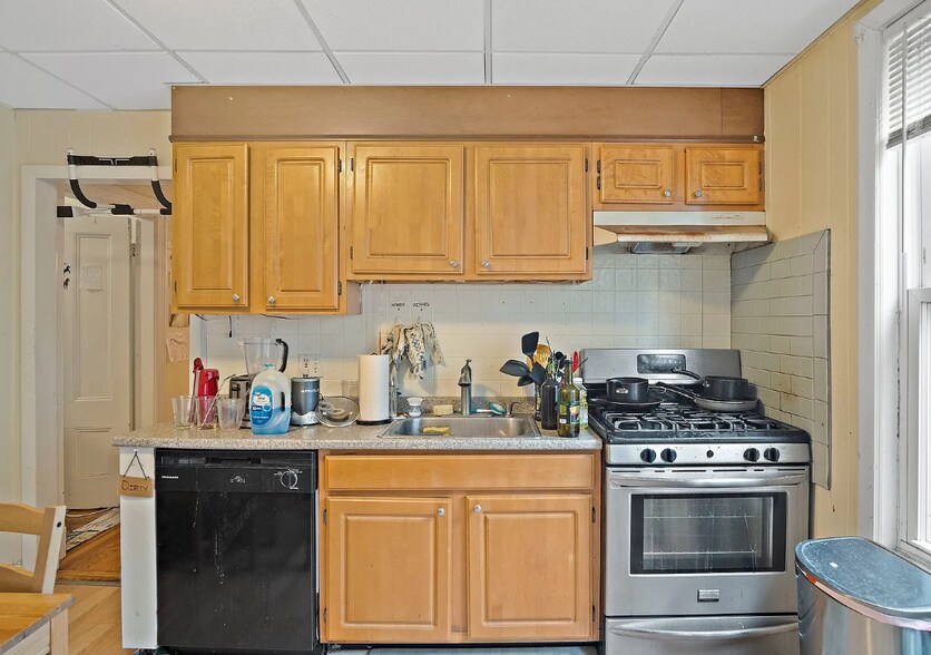 Building Photo - 852 Huntington Ave
