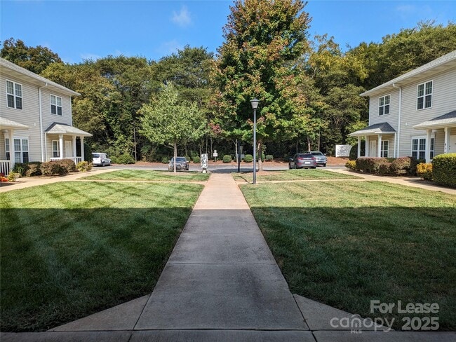 Building Photo - 917 Shearer St