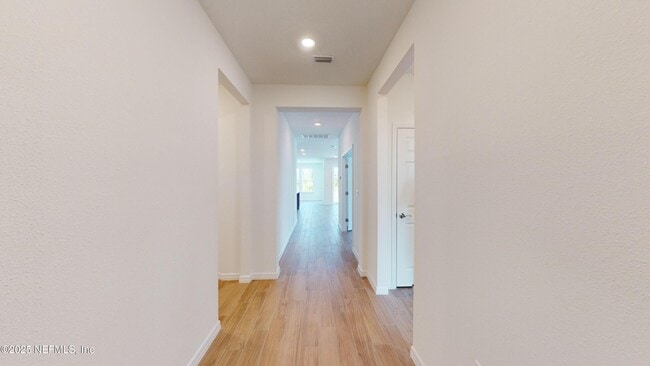 Building Photo - 149 Creek Pebble Dr