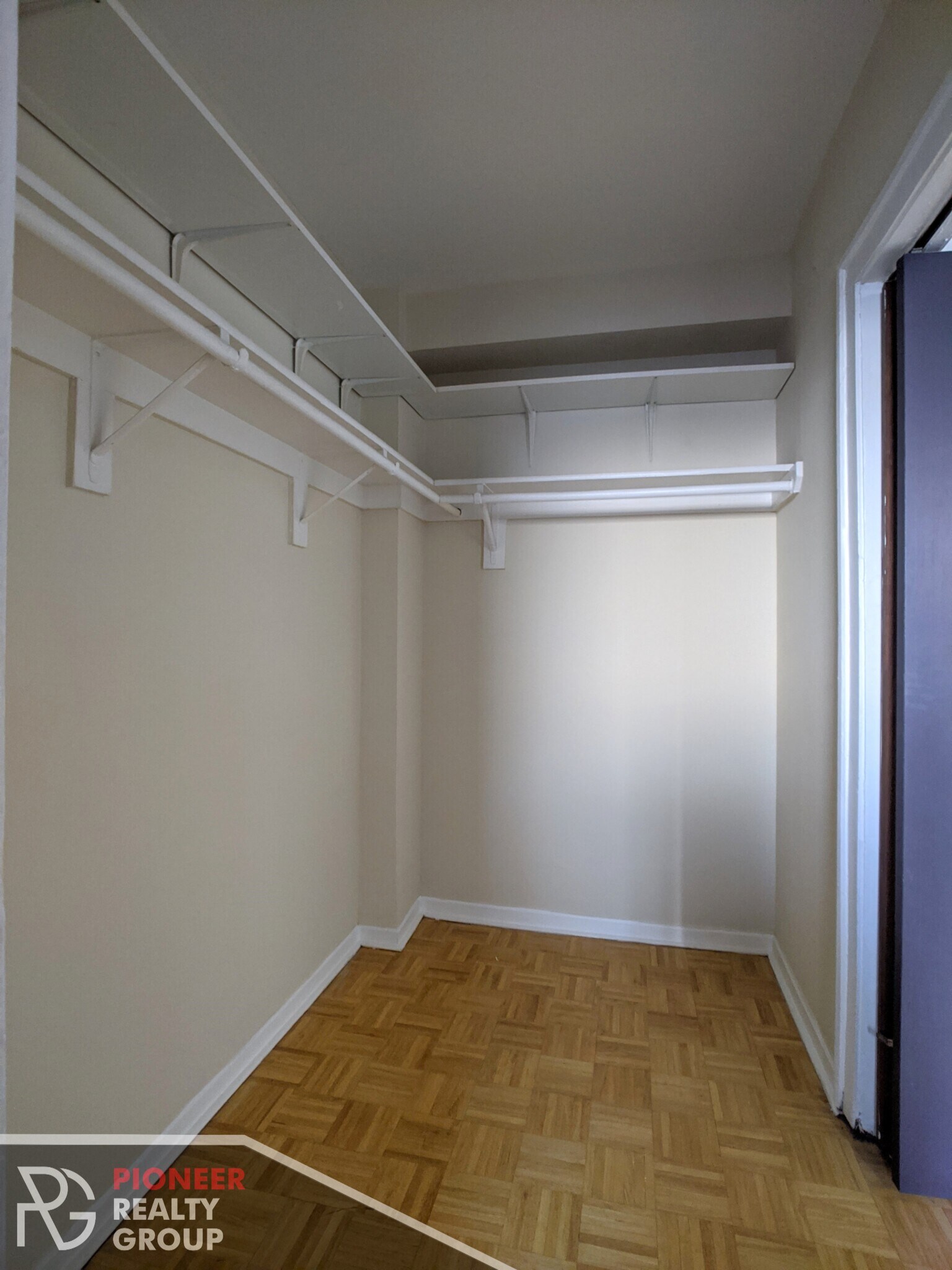Building Photo - 739 W Belmont Ave
