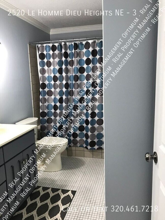 Building Photo - 2520 Le Homme Dieu Heights NE