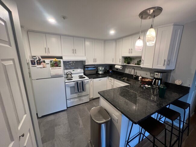 Primary Photo - 99 Cluff Crossing Rd