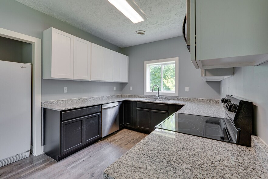 Building Photo - 279 Stones River Rd