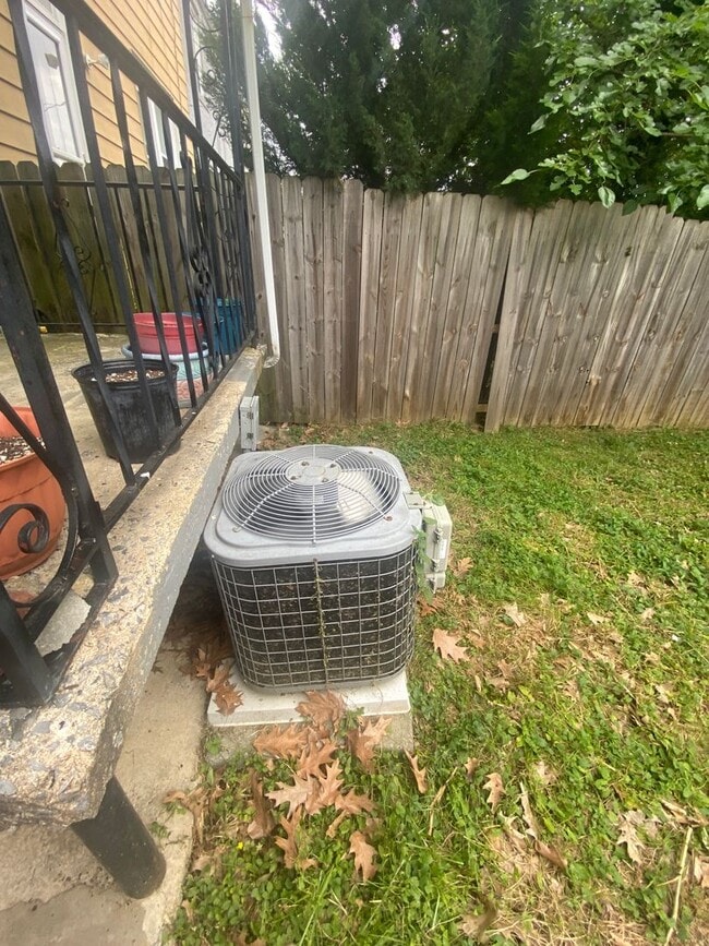 Building Photo - Charming 3BR / 1 BA Home Near F&M With Private Yard