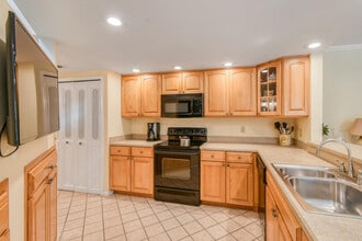 Building Photo - 28 Uno Lago Dr