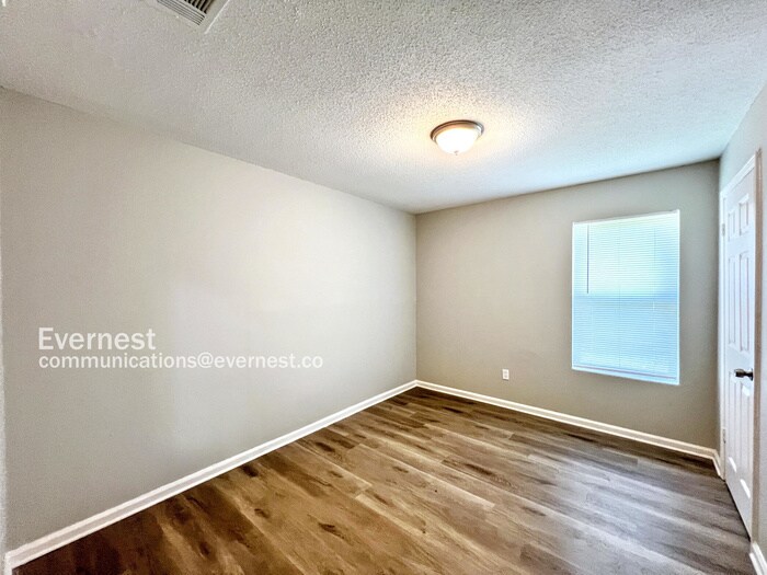 Building Photo - 3573 Russelwood Dr