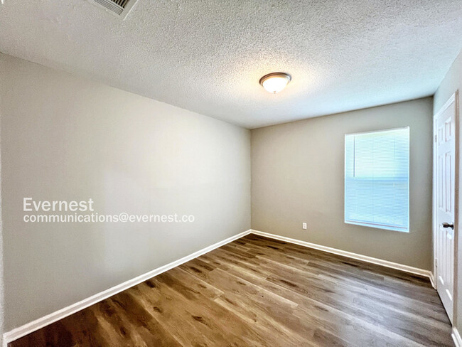 Building Photo - 3573 Russelwood Dr