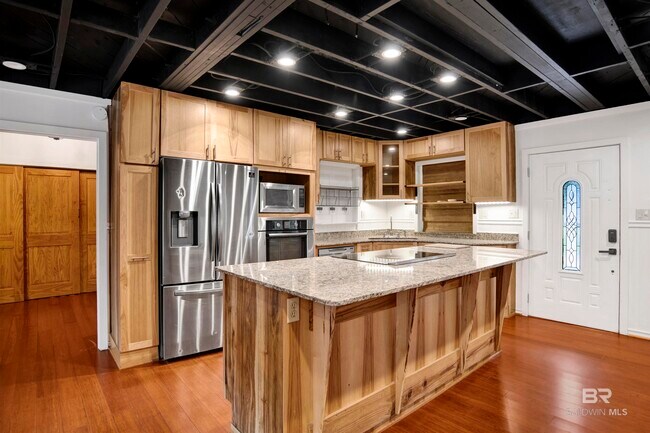 Building Photo - 18870 Highland Dr