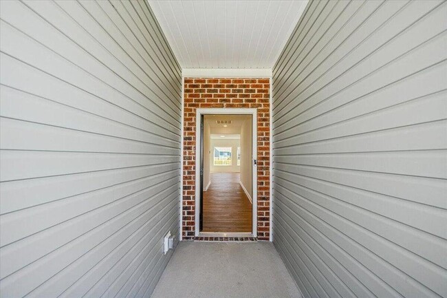 Building Photo - 105 Clearwater Dr