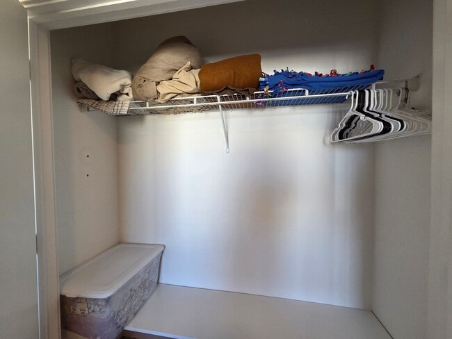 Building Photo - 221 E 5th St