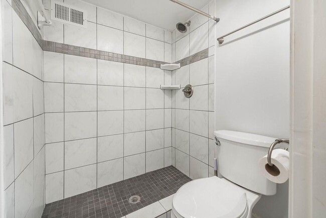 Building Photo - 115 Rosaire Pl NW