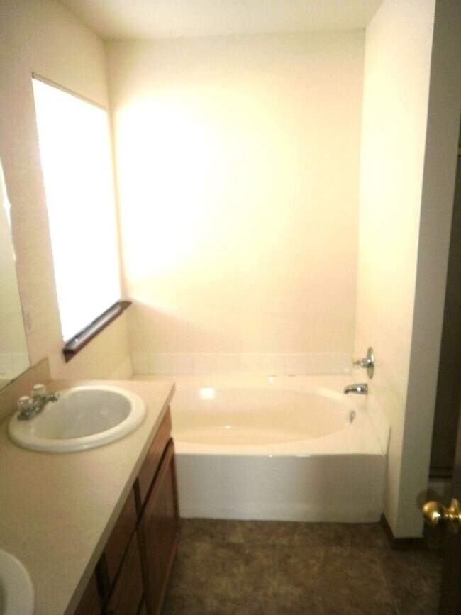 Building Photo - 3148 SW 103rd Pl